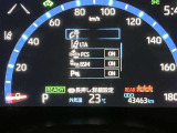 とっても見やすいメーターです。夜間時はラグジュアリーな気分にさせてくれる照明が魅力ですので、夜のドライブも楽しみになりますよ♪