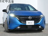アダプティブLEDヘッドライト。フロントカメラで前方の状況を検知し対向車や先行車に眩しい思いをさせることなく必要なところだけを遠くまで照射します。
