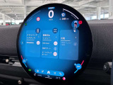 デジタルスピードメーター、航空機のコックピット操作箇所と同じ配色で目が疲れにくいように設計されてます。