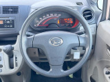 インテリアに合わせたデザインのステアリングは、運転される方のことも考え、運転しやすい形状、大きさです。是非一度、実際に触ってお確かめください。