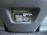 後席でも携帯電話など充電することが出来ます!