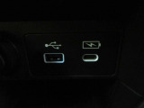 便利な充電用USBジャックも付いています。