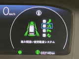 視認性に優れたメーターを採用しており、走行中でも車速や情報が分かりやすく表示されます。運転時の視線移動をむりのない範囲に抑え、快適で安心感のあるドライブをサポートします。