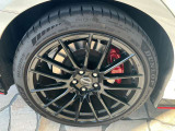 NISMO専用エンケイ製19インチアルミホイール:NISMO専用タイヤ(DUNLOP SP SPORT MAXX GT 600)  フロント:245/40R19 98W リヤ:265/35R19 98W