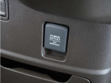 ◆12V電源ソケット◆スマートフォンの充電等にも便利な電源ソケット!使いやすい場所に装備されています。