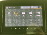 音源や接続先を画面上のアイコンから選べるため、使いたい機能を見つけやすく、日々の移動に合わせて便利に活用いただけます。表示も整理されており、初めての方にも親しみやすい操作画面です。