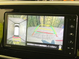 【パノラマモニター】専用のカメラにより、上から見下ろしたような視点で360度クルマの周囲を確認することができます☆死角部分も確認しやすく、狭い場所での切り返しや駐車もスムーズに行えます。
