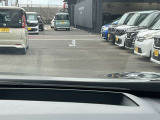 ヘッドアップディスプレイ。運転中、視線を動かさずに速度表示、ナビやプロパイロット等の情報が確認出来ます。