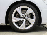 ■修復歴無し ■禁煙車 ■フロアマット ■タイヤ245/40ZR18
