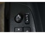 狭い場所も苦になりません。電動格納ドアミラー装備。