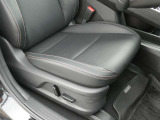 運転席はパワーシートになります。