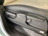 シートリフター(ハイトアジャスター)装備。運転席の高さを調整する機能