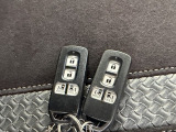 スマートキー付き!キーを取り出さなくてもドアの施錠・開錠が可能です!また、キーが車内にあればスタートボタンを押すだけでエンジンのON/OFFをすることが可能です!