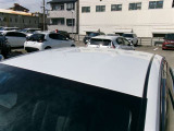 ルーフは目立つキズやへこみなどはない状態です。