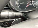 レバーをAUTOの位置にしているとき、レインセンサーが雨を感知すると、雨量に応じてワイパーが自動で作動してくれるオートワイパーを装備!設定変更で非作動にすると、間欠作動に固定されます。
