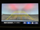 【バックカメラ】運転が苦手な方も車庫入れラクラクです!ギアをリバースに入れれば自動的に切り換わりますので、面倒な操作は不要です♪狭い駐車場もお車を傷つけず安心ですね!