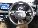運転が楽しくなる明るく開放的な運転席まわりです。