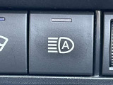 【レーダークルーズコントロール】前方の車両の距離を検知しながら速度を一定に保つ機能です。前方の車両の距離を感知して車間を保つ機能も備わっているので、高速道路の運転も楽々です!
