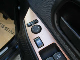 ドアミラーの鏡面の調節、格納は運転席からすべて操作できます!
