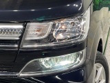 【LEDヘッドライト】悪天候や夜間走行時も良好な視界を確保し安心して運転できる高輝度LEDヘッドライトを装備!点灯速度が早く、消費電力も抑えられています。