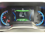 センターにマルチインフォメーションディスプレイ搭載により、車の走行状態が、一目で確認できます。