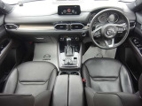 運転に集中できるドライビングのしやすさを追求したコックピットは質感も高いです!