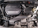 【BMWクリーンディーゼル】市場をリードするディーゼルエンジン。低回転ステージ専用ターボが走り出しから効果的に過給を行いスムーズな発進加速や低燃費を実現。ディーゼルの常識を超えたスポーティな走りを!