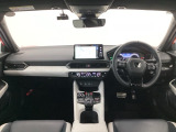 【前方視界】開放的な前方視界!運転がしやすく疲れにくいです♪窓が大きく、見通しがとっても良いおクルマですよ♪