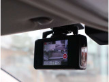 【ドライブレコーダー】 「急に飛び出してきて」「信号は青だったのに」「あおり運転の予防に」 動画で記録を残しておけば、万一の際に強い味方となってくれます。