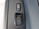 運転席のみパワーウインドウです。