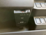 ETC車載器付きです♪高速道路をスイスイと通過!で、キャシュレス!クルマは料金所をノンストップで通過することができます☆