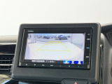 駐車時に便利なバックカメラを装備しています。