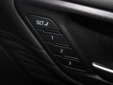 運転席のパワーシートは3名様分までメモリー機能付きです。