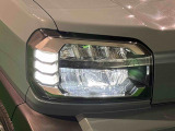 対象物が見やすく白く明るい光で夜間走行をサポートする,ハンドル操作や「R」シフトに連動するサイドビューランプ付きフルLEDヘッドランプ(オートレベリング機能付き)を搭載