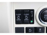 両側電動スライドドアはドアの直接操作以外にも運転席からのスイッチ操作やリモコン操作でも開閉が可能!狭い駐車場などでもドアの開閉が楽々・安心ですね!
