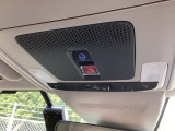 【SOSボタン】体調が悪くなったときや、事故に遭遇したとき、あおり運転にあっている時など、緊急時にボタンを押すと緊急サポートセンターにつながり、オペレーターが警察・救急への取次ぎを行います。