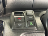 スイッチひとつでパーキングブレーキが作動する電子パーキングブレーキと、ブレーキから足を離しても停車状態を保持するブレーキホールドボタンです。