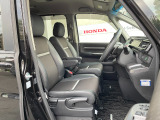 体を包み込む形のシートなので、長時間運転しても疲れません。