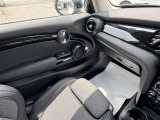 こちらのお車はMINI NEXT鶴ヶ島に展示中です。☆お問合せをお待ちしてます!