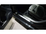 メルセデスジャパンが定めるサーティファイドカー(認定中古車)として登録を致しますので、納車時にはタイヤやバッテリー等も規定以下の数値であれば、整備代金を頂かず、無償で交換となります。ご安心下さい。