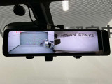 【社外スマートルームミラー】後部座席の人や荷物で視界が遮られてもカメラの映像でいつでもクリアな後方視界が確保できます。