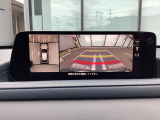 狭い場所での駐車やすれ違いなどでより的確な運転操作に役立つ360&deg;ビューモニターが装備されています。