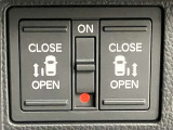 両側パワースライドドアを採用しており、運転席から簡単に開閉操作が可能です。駐車場や狭い場所でも扱いやすく、乗車時・降車時の負担を軽減します。