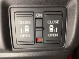 リアドアは乗り降りに便利な両側電動スライドドアです。また運転席に座っていながらスイッチ操作で自在にスライドドアを開け閉めできます。