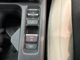 電子制御パーキングブレーキは信号待ちでも便利。いつもより運転がラクになるはずです。