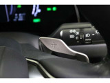 ステアリングから手を放すことなく瞬時にシフトチェンジできるパドルシフト付。コーナーで減速した後瞬時に加速したい場合や急な上り坂で失速を防止するのに役立ちます。スポーティでキレのある運転が楽しめます。
