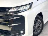【LEDヘッドライト】悪天候や夜間走行時も良好な視界を確保し安心して運転できる高輝度LEDヘッドライトを装備!点灯速度が早く、消費電力も抑えられています。