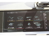 車両関連の機能を選択するメニュー画面。アイコンから各種設定へアクセスできます。