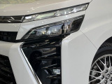 【LEDヘッドライト】悪天候や夜間走行時も良好な視界を確保し安心して運転できる高輝度LEDヘッドライトを装備!点灯速度が早く、消費電力も抑えられています。