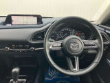 人間工学を駆使して設計された運転席は、ハンドルから手が届きやすい位置にスイッチ類が配置され、ロングドライブなども快適に楽しめます。